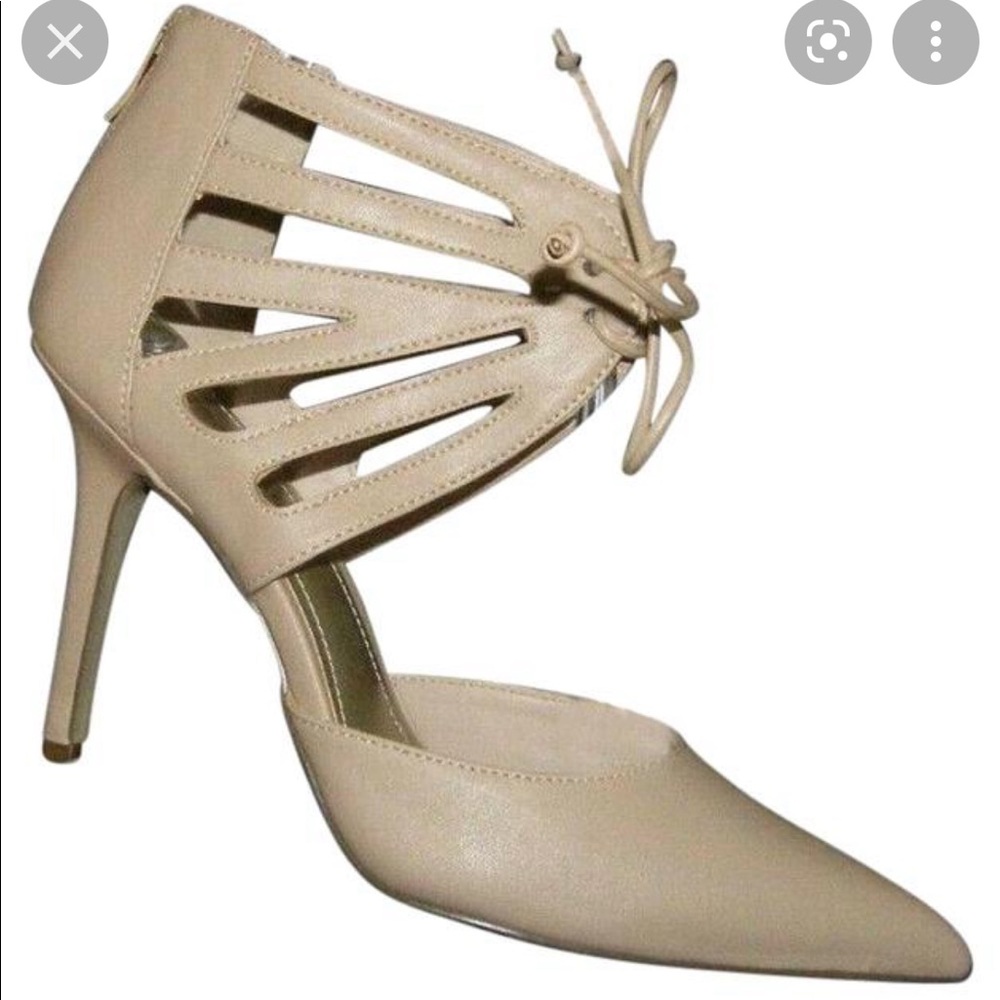 BCBG DELPHINA PUMPS